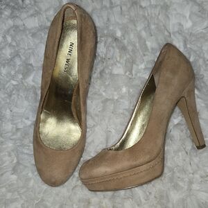 Nine West Nude Suede Leather Heels 1" Platform 4.75" Heel Round Toe Size 8M